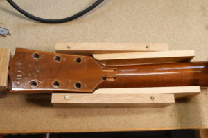 Repair of a broken Gibson Les Paul neck