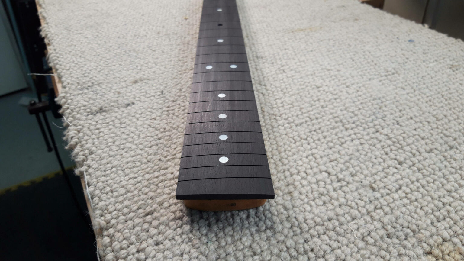 35th Anniversary Stratocasterreplacing the fretboard Flame Guitars